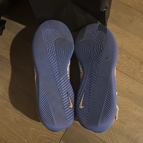 indoor used ronaldo soccer cleats size 3.5y - Picture 4 of 4